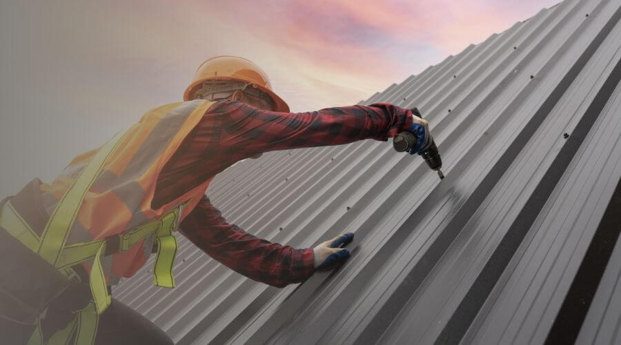 Professional gutter cleaning in El Granada, CA